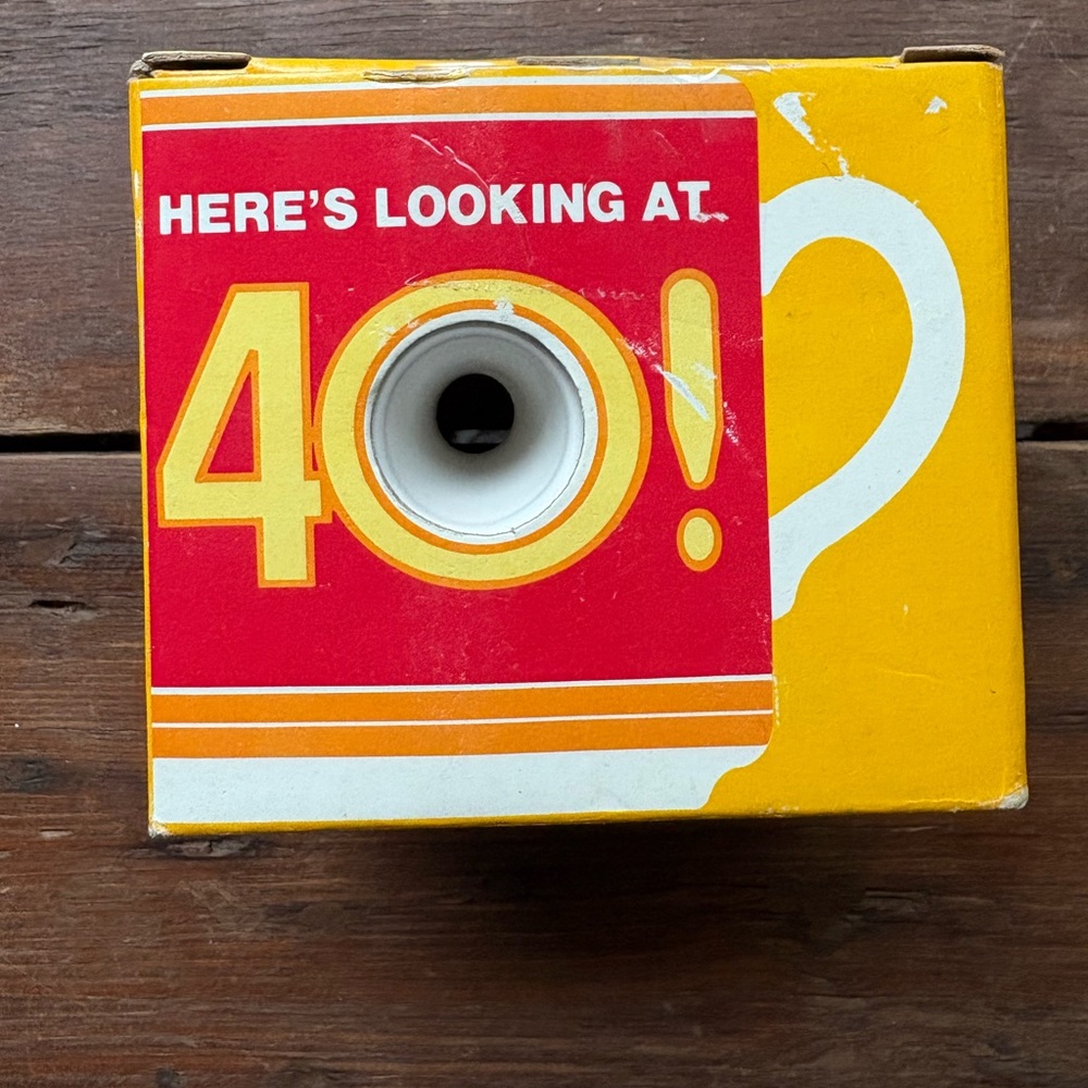 New in box VINTAGE never used fun 40th birthday mug.  Hole in side.